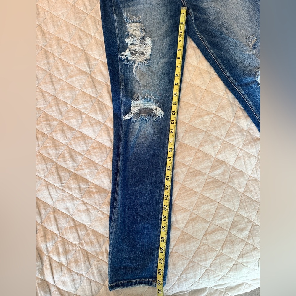KanCan Estilo jeans with distressing, size 9/28 - Picture 6 of 8